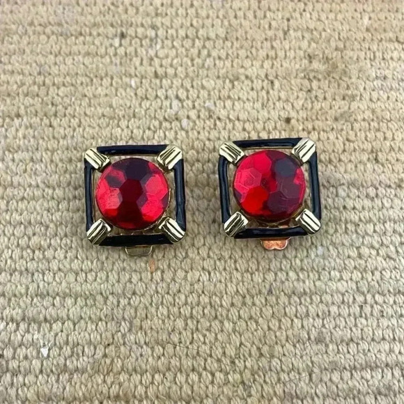 VTG Gold Tone Clip On Earrings Red Rhinestone Center Square - Picture 1 of 10
